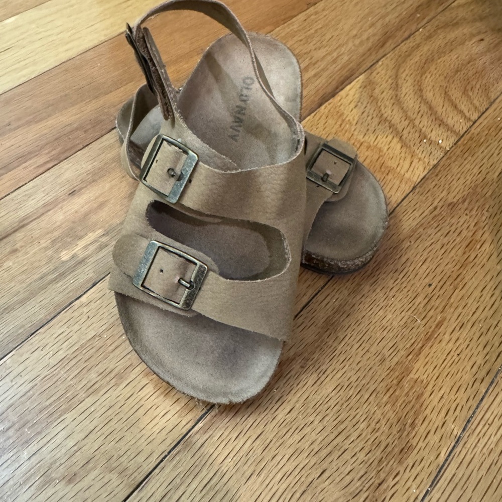 Old Navy Kids Brown Sandals with Buckles - Picture 2 of 3